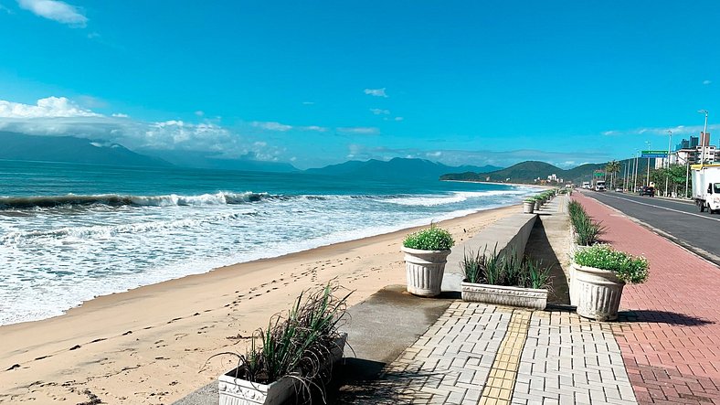 Piscina com Hidro,Sinuca,Ping Pong frente Mar